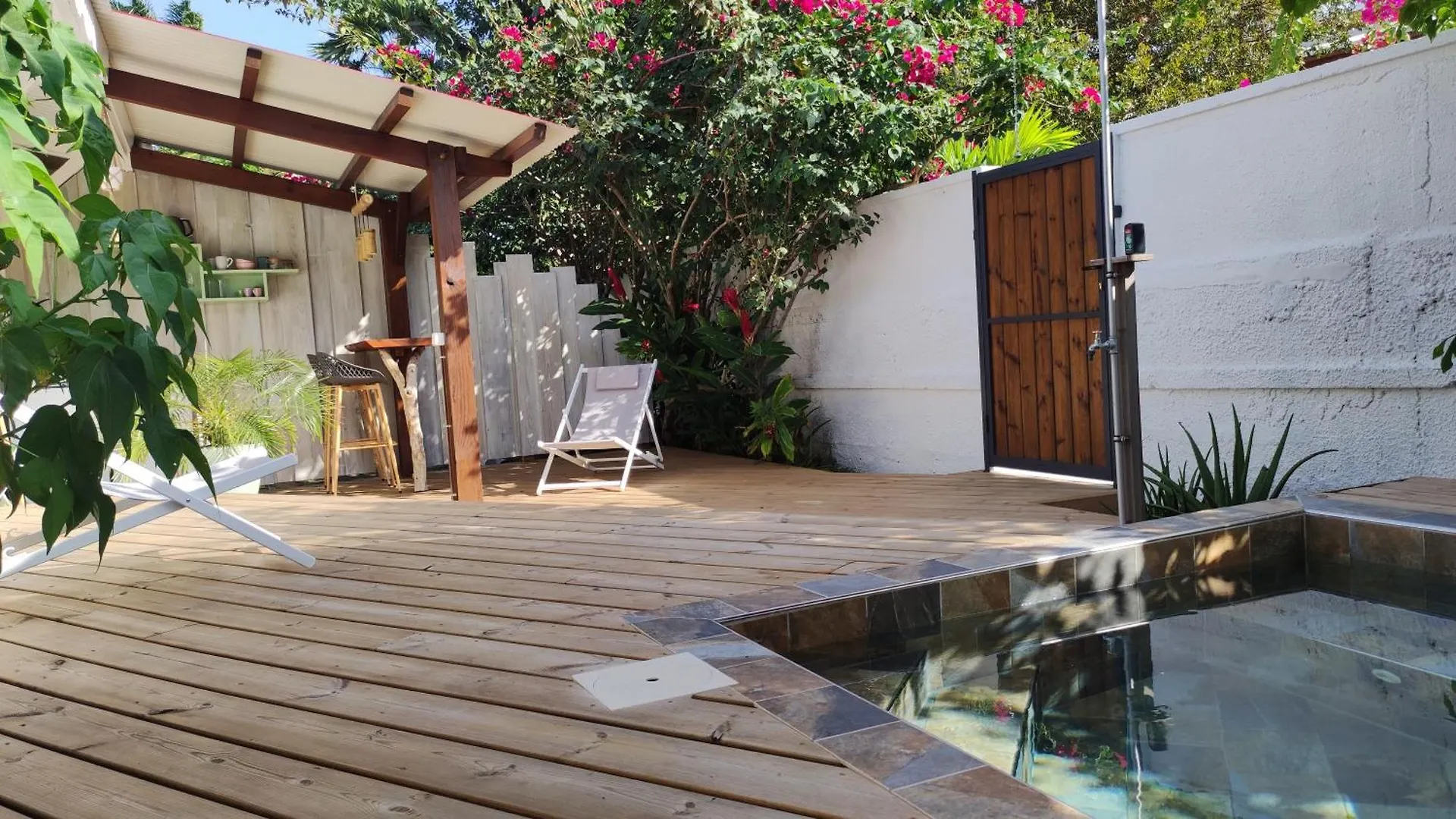 Les Coulirooms - Suite Avec Jacuzzi Et Grande Terrasse Sainte-Anne  0*, Sainte-Anne (Grande-Terre)