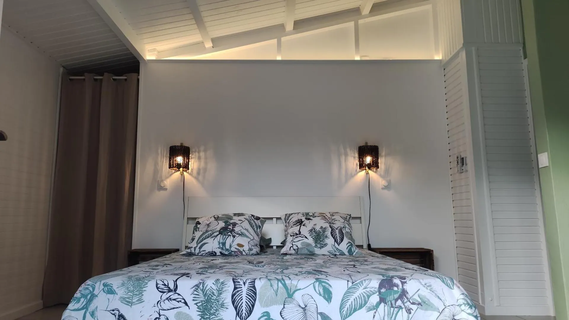 Les Coulirooms - Suite Avec Jacuzzi Et Grande Terrasse Sainte-Anne